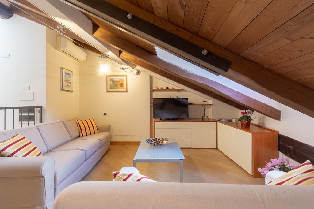 Santo Stefano Apartment