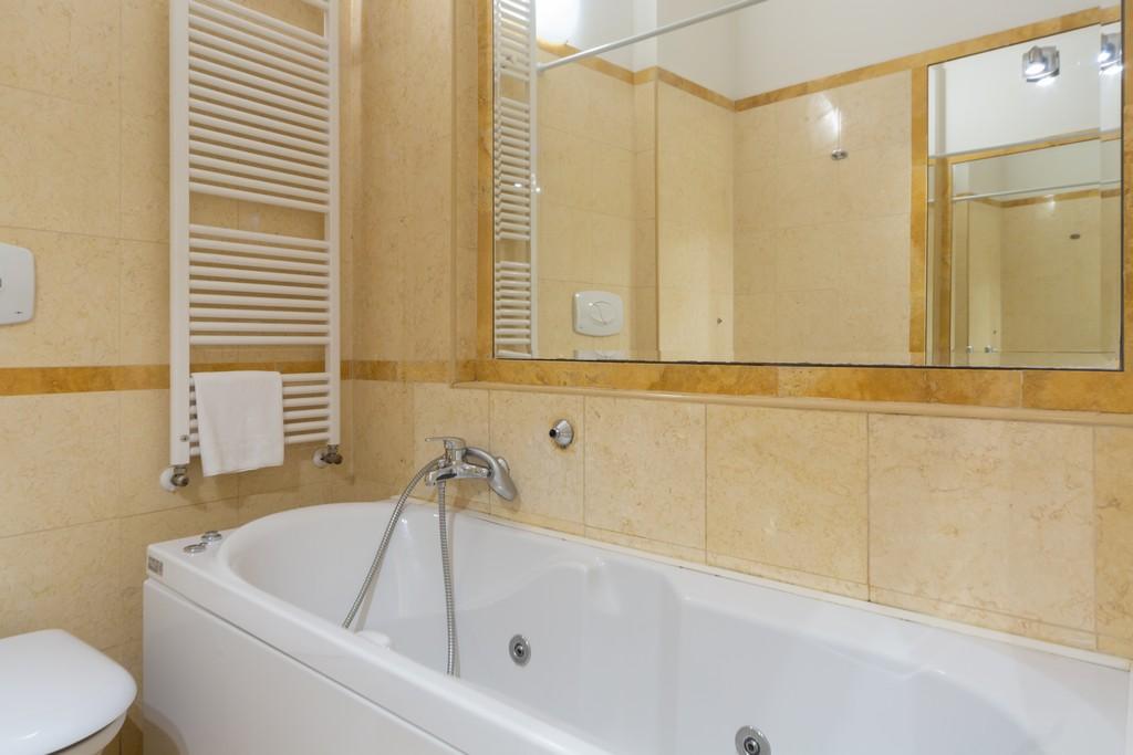 Santo Stefano Apartment *